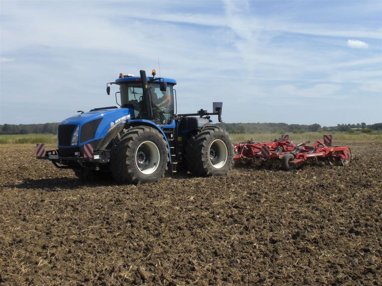 New Holland Traktor T9